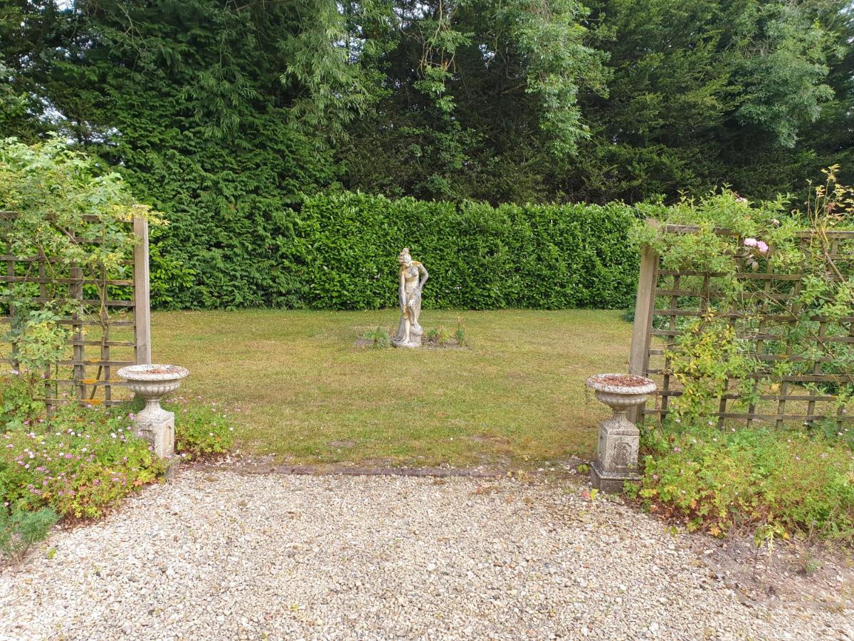The Reading Whole Chalet With Lake And Two Acre Gardens Eksteriør bilde