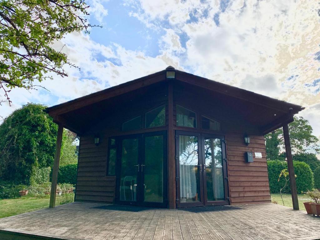 The Reading Whole Chalet With Lake And Two Acre Gardens Eksteriør bilde