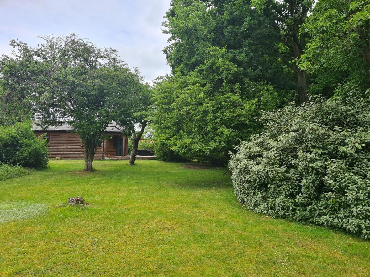 The Reading Whole Chalet With Lake And Two Acre Gardens Eksteriør bilde
