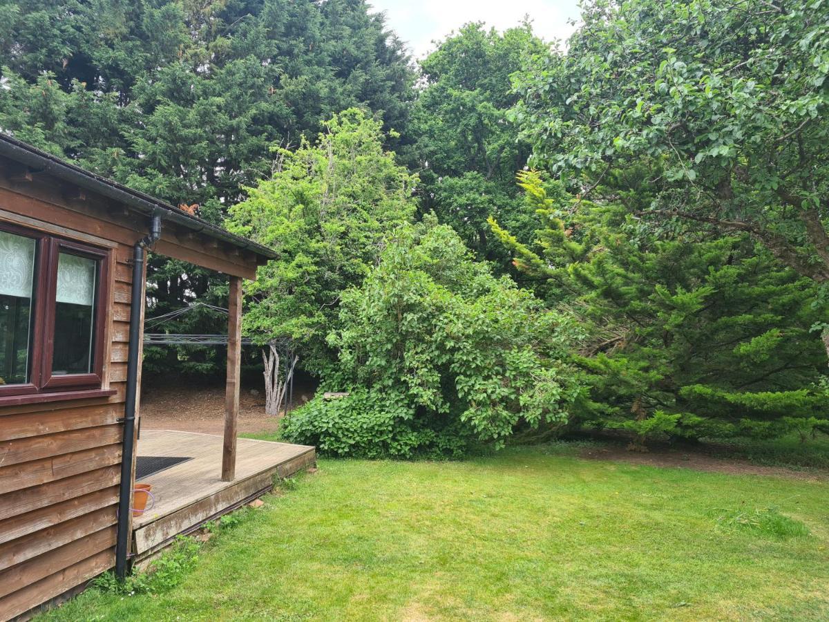 The Reading Whole Chalet With Lake And Two Acre Gardens Eksteriør bilde