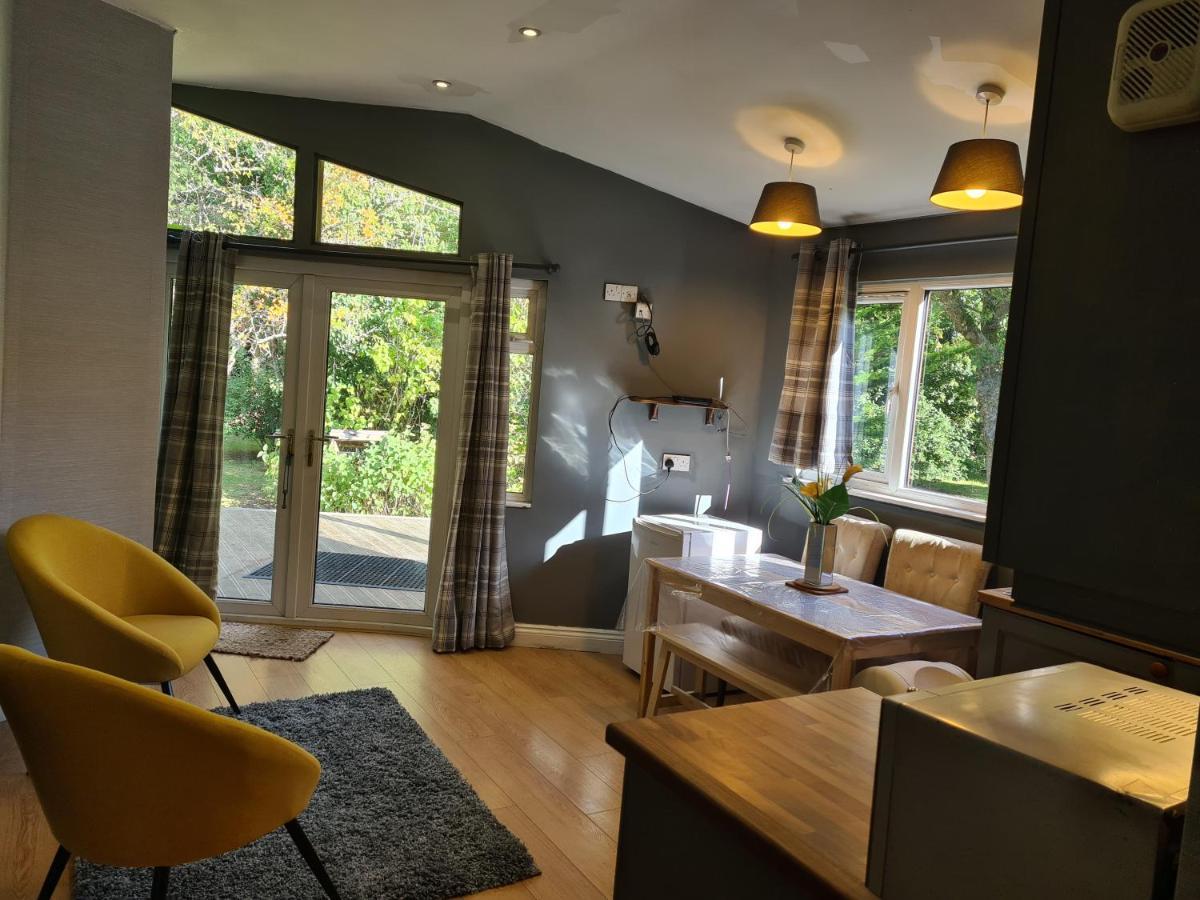 The Reading Whole Chalet With Lake And Two Acre Gardens Eksteriør bilde