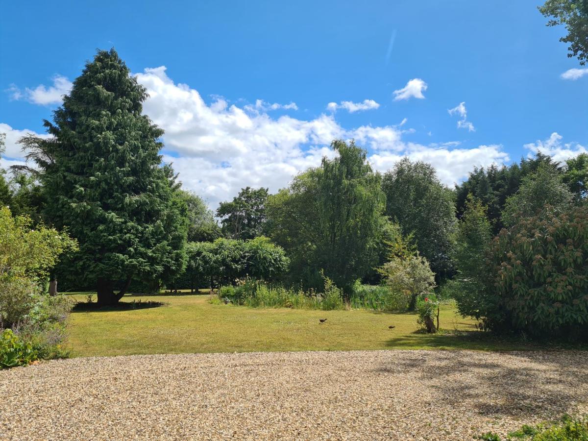 The Reading Whole Chalet With Lake And Two Acre Gardens Eksteriør bilde