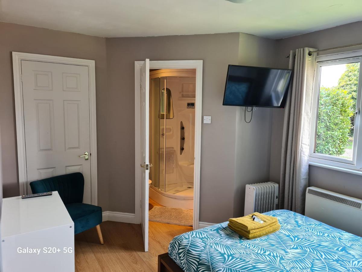 The Reading Whole Chalet With Lake And Two Acre Gardens Eksteriør bilde