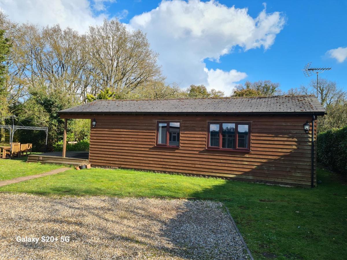 The Reading Whole Chalet With Lake And Two Acre Gardens Eksteriør bilde